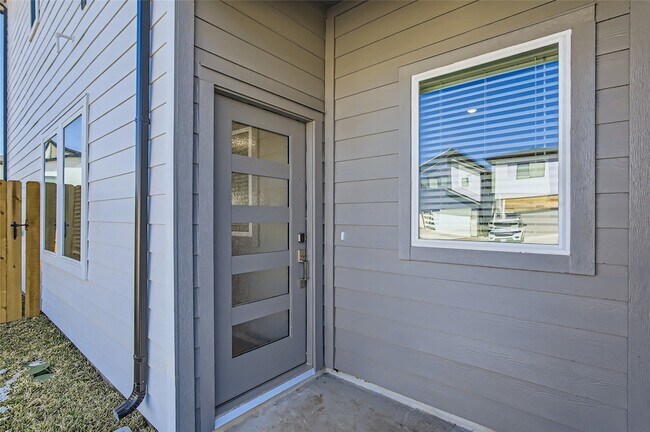 Foto del edificio - 33106 Oak Hts Pl