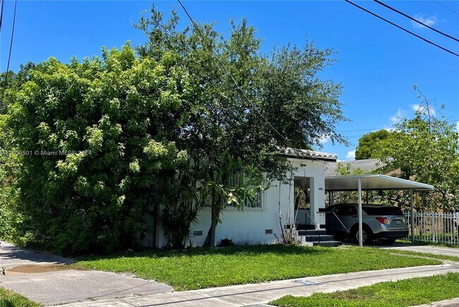 Building Photo - 4024 NW 5th Ave
