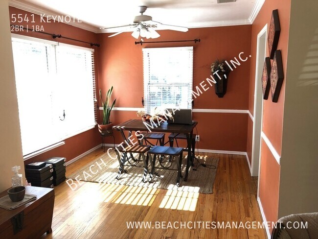 Building Photo - 2 Bedroom House Plus Bonus Room close to h...
