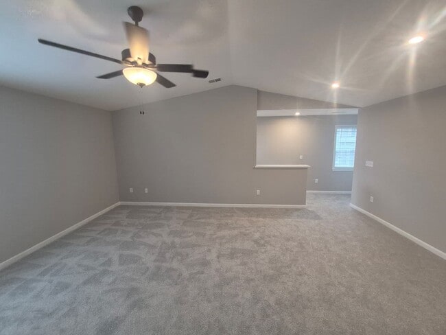 Building Photo - 568 Foxhill Dr