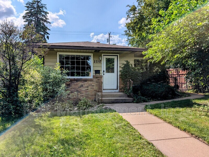 Foto principal - 2710 Stinson Blvd NE