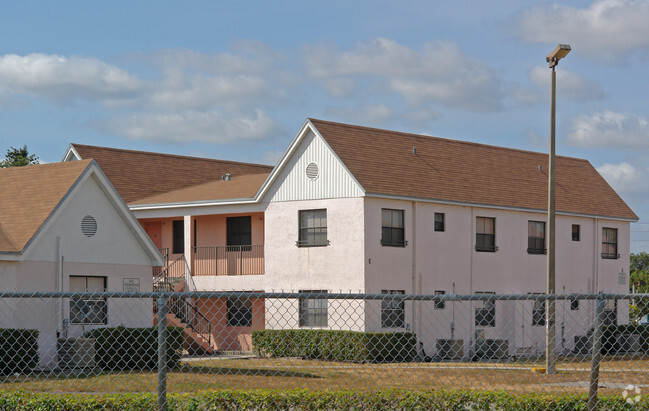 Building Photo - Everglade Heights