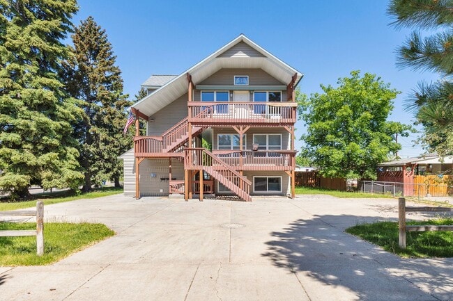 Building Photo - Marshall