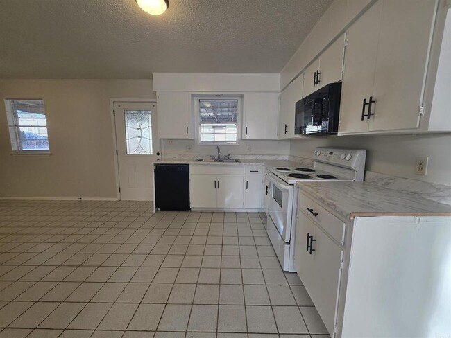 Building Photo - 600 Witts Dr