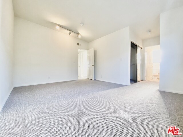 Foto del edificio - 647 N Hayworth Ave