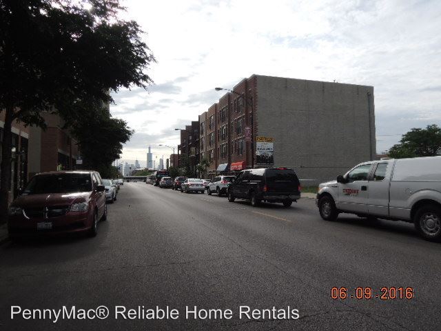 Building Photo - 2438 W Madison St