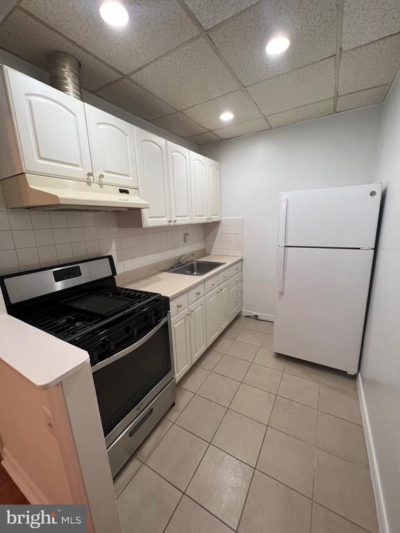 Foto del edificio - 7979 Oxford Ave