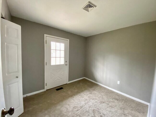 Building Photo - No Stairs! Cute Ranch on Slab!