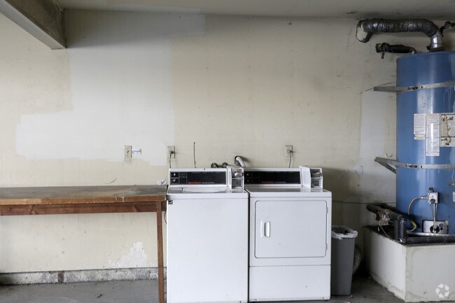 Interior Photo - 6324-6326 Comstock Ave