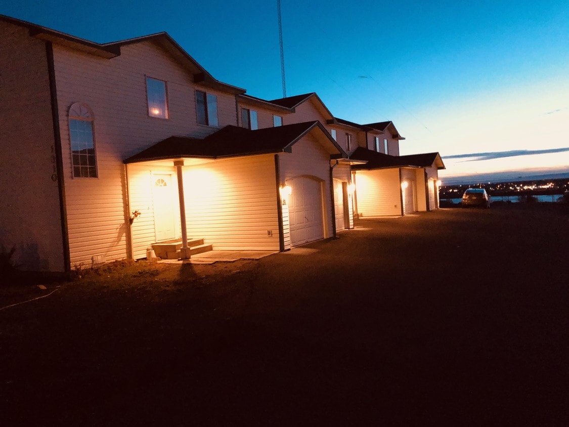 1310 Skyline S Dr, Moses Lake, WA 98837 Townhome Rentals in Moses