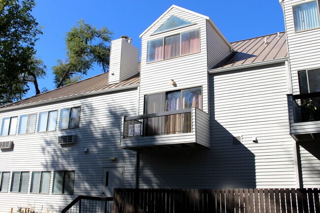 Building Photo - 524 W Laurel St