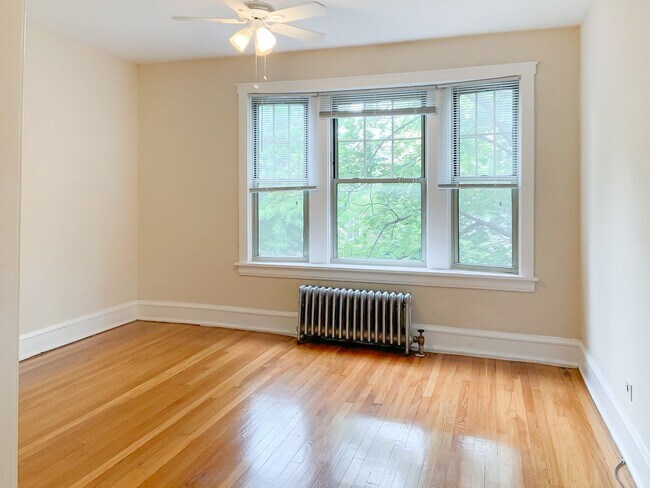 Foto del edificio - 1603 W Berteau Ave