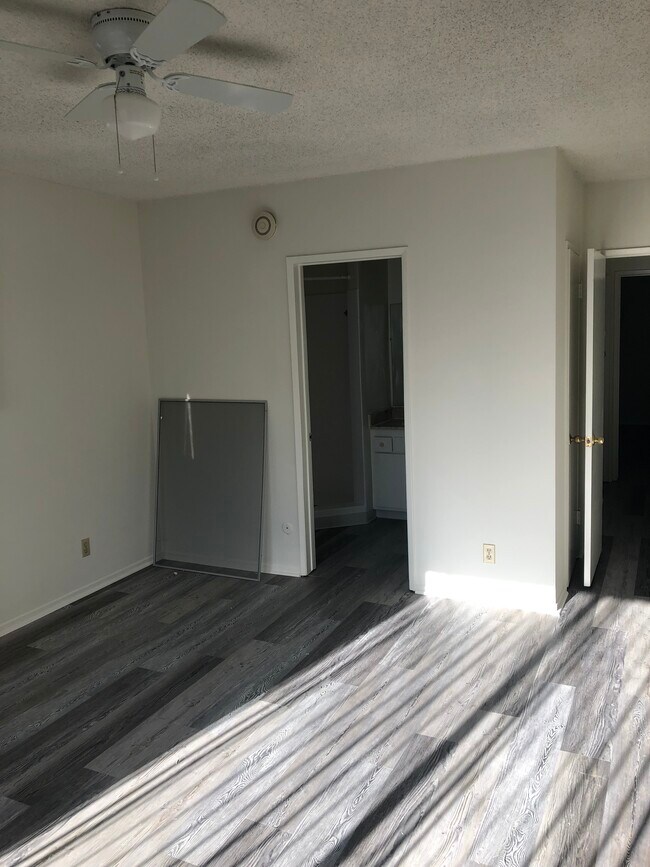 Foto del edificio - 10925 Peach Grove St