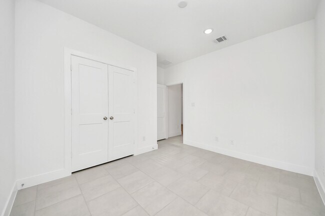 Foto del edificio - 1420 Shaded Rock Dr