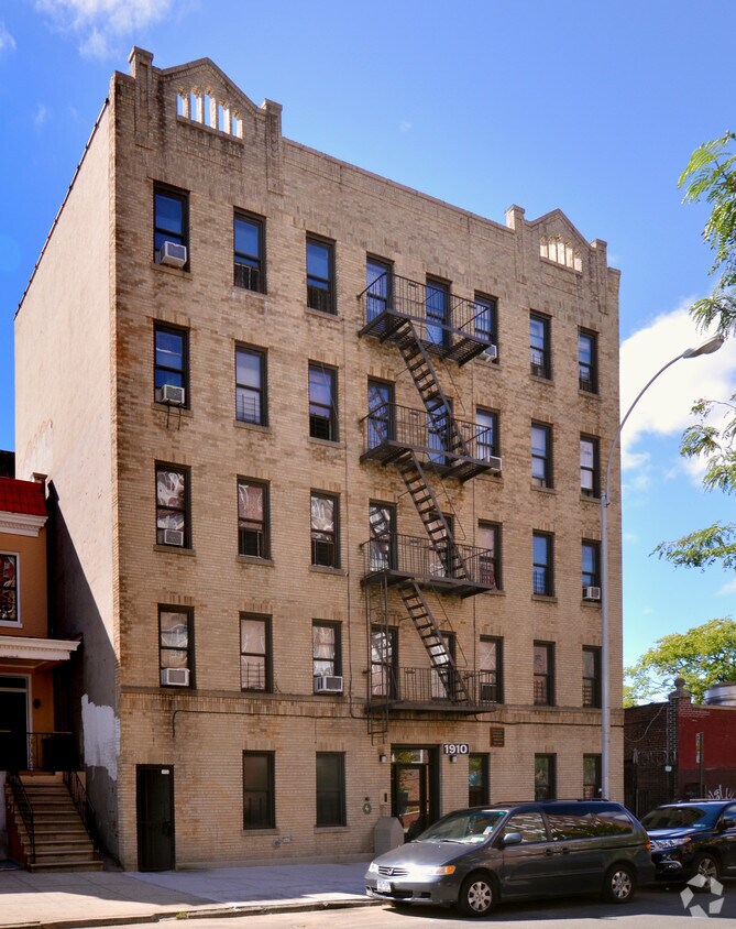 Foto principal - 1910 Benedict Ave