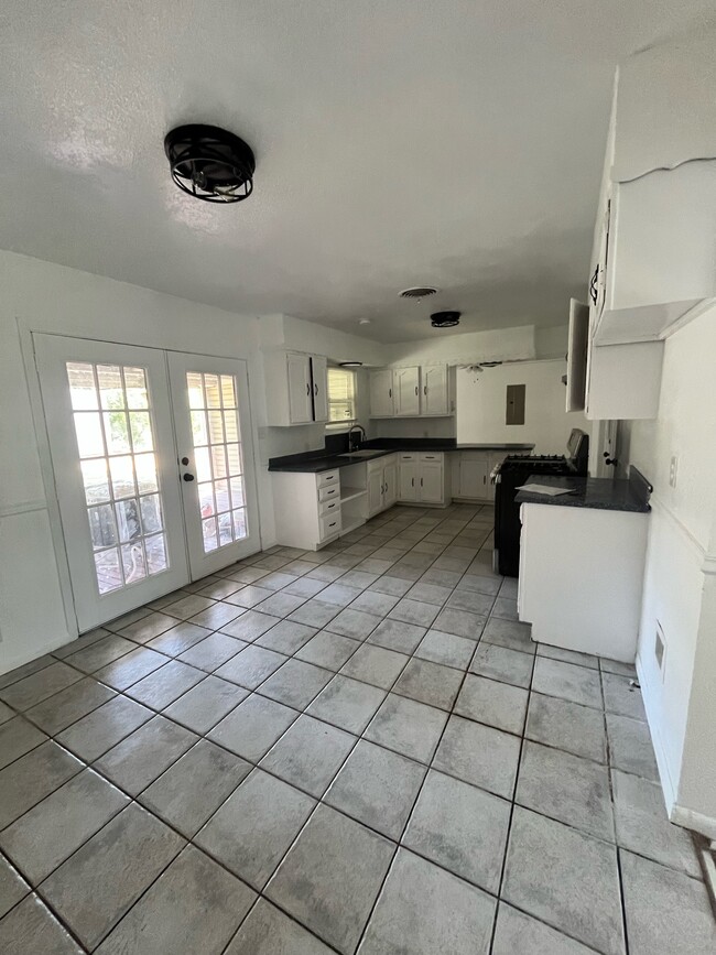 Photo - 110 Leighton Dr (Terrell, TX) House