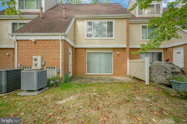 Building Photo - 1025 Oaklyn Ct