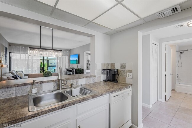 Foto del edificio - 807 River Point Dr