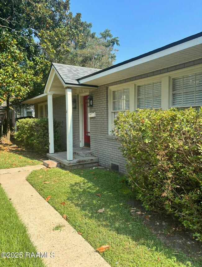 Foto del edificio - 121 Oak Crest Dr