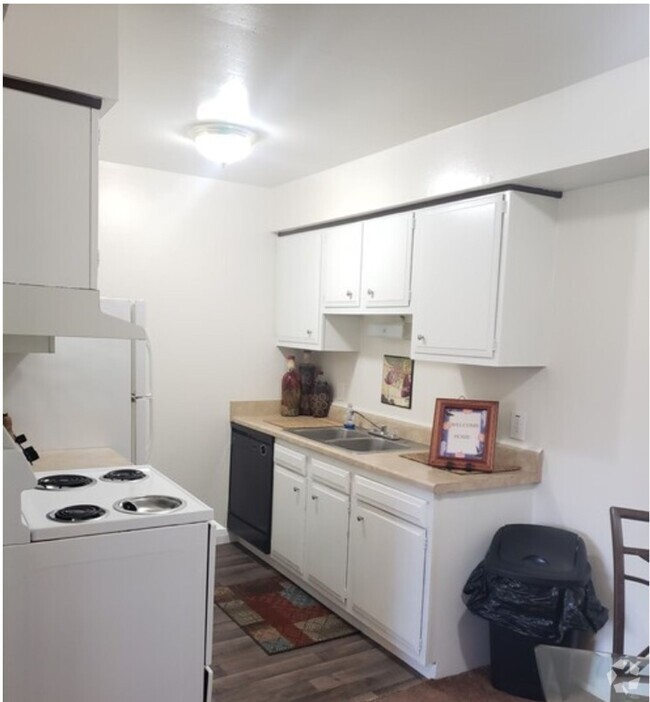 Building Photo - Sugartree Apartments