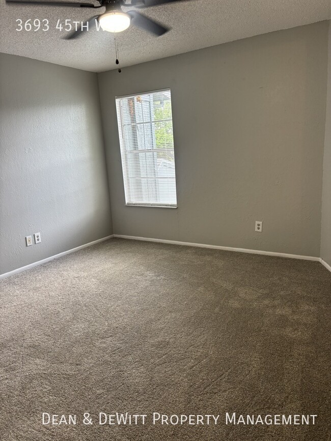 Building Photo - 2 Bed/1 Bath
