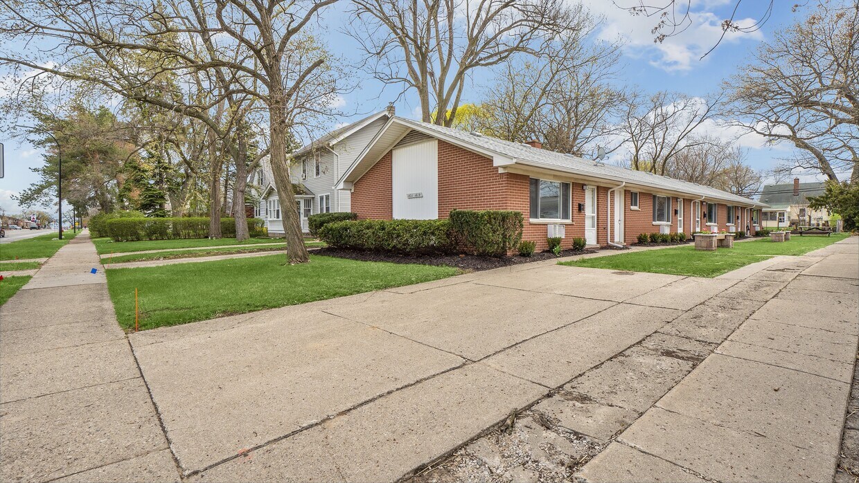 1613 W 9 Mile Rd Unit 1613, Ferndale, MI 48220 Apartments in Ferndale