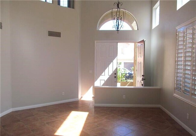 Foto del edificio - 713 Lexington Cross Dr
