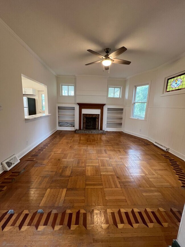 Foto del edificio - Newly renovated spacious 4 bedroom home in...