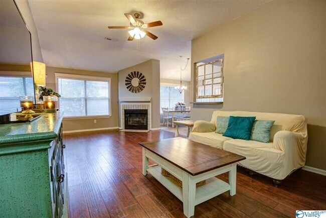 Foto del edificio - THREE BEDROOM/TWO BATH SPACIOUS RANCH - GR...