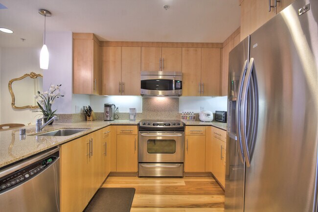 Foto del edificio - Gorgeous, Large 2 Bedroom Condo with Spect...