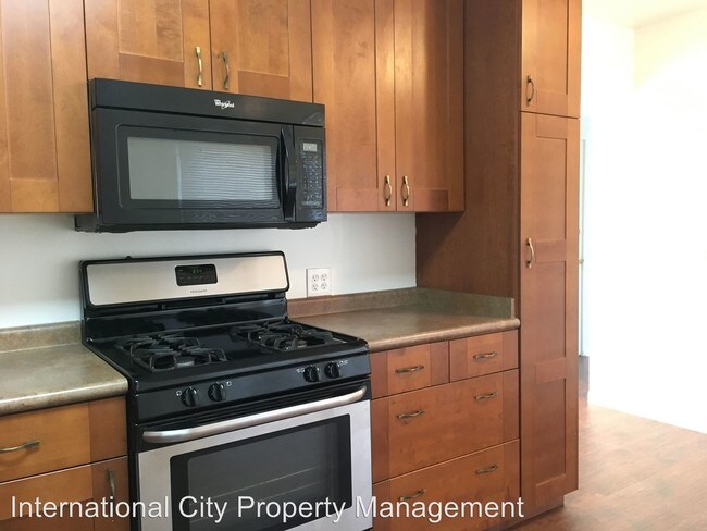 Building Photo - 3692-3692B Country Club Dr