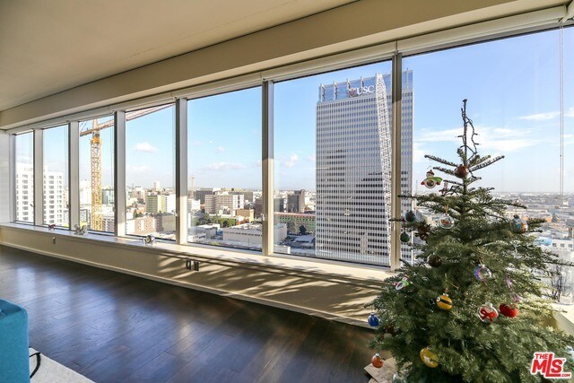 Foto del edificio - 1155 S Grand Ave