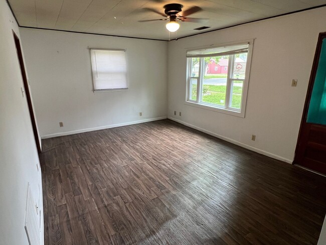 Building Photo - 3 Bed Bungalow in Urbana