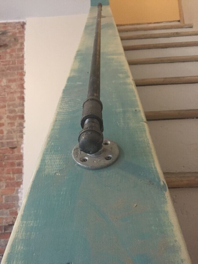 Foto del edificio - EXTREMELY SPACIOUS AND REMARKABLY REMODELED NORTHSIDE HOME- AVAIL NOW!