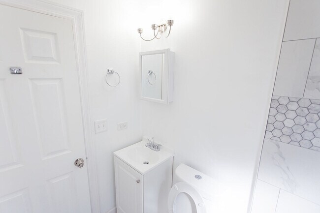 Foto del edificio - 18324 Burnham Ave