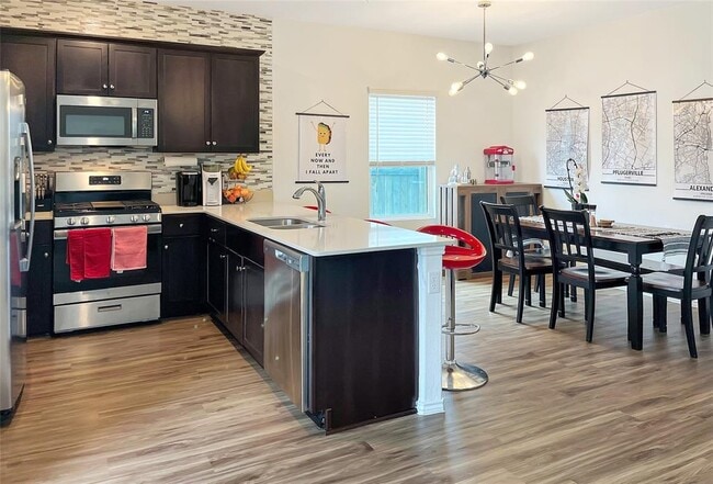 Foto del edificio - 14221 Lyndora Ln