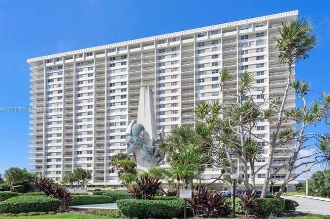 Building Photo - 300 Bayview Dr