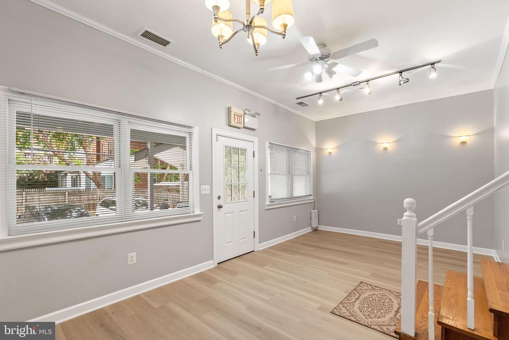 Foto principal - 5107 MacArthur Blvd NW