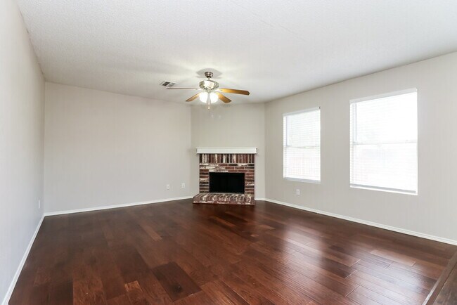 Building Photo - 8750 Gray Fox Ct