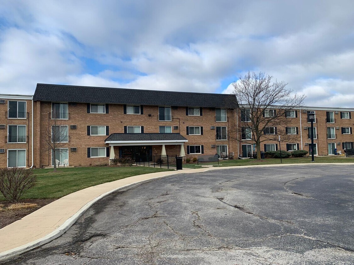 560 Lawrence Ave Unit 310, Roselle, IL 60172 Condo for Rent in Roselle, IL