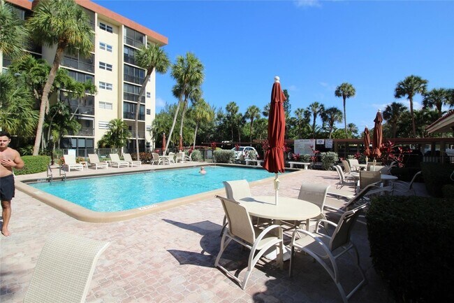 Foto del edificio - 2350 NE 14th Street Causeway