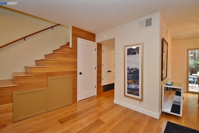 Building Photo - 111 Ascot Ct