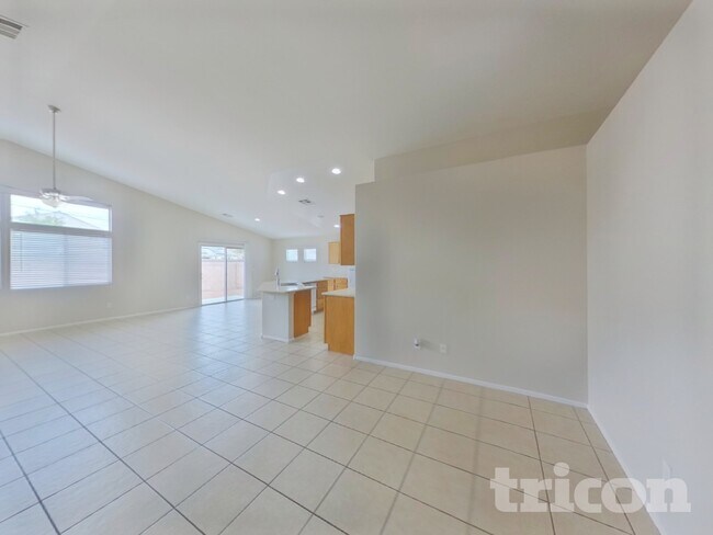 Foto del edificio - 2132 Meadow Green Ave