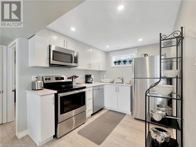 Building Photo - 267 Kingswood Dr