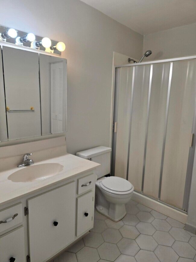 Foto del edificio - 163 Lake Gloria Dr