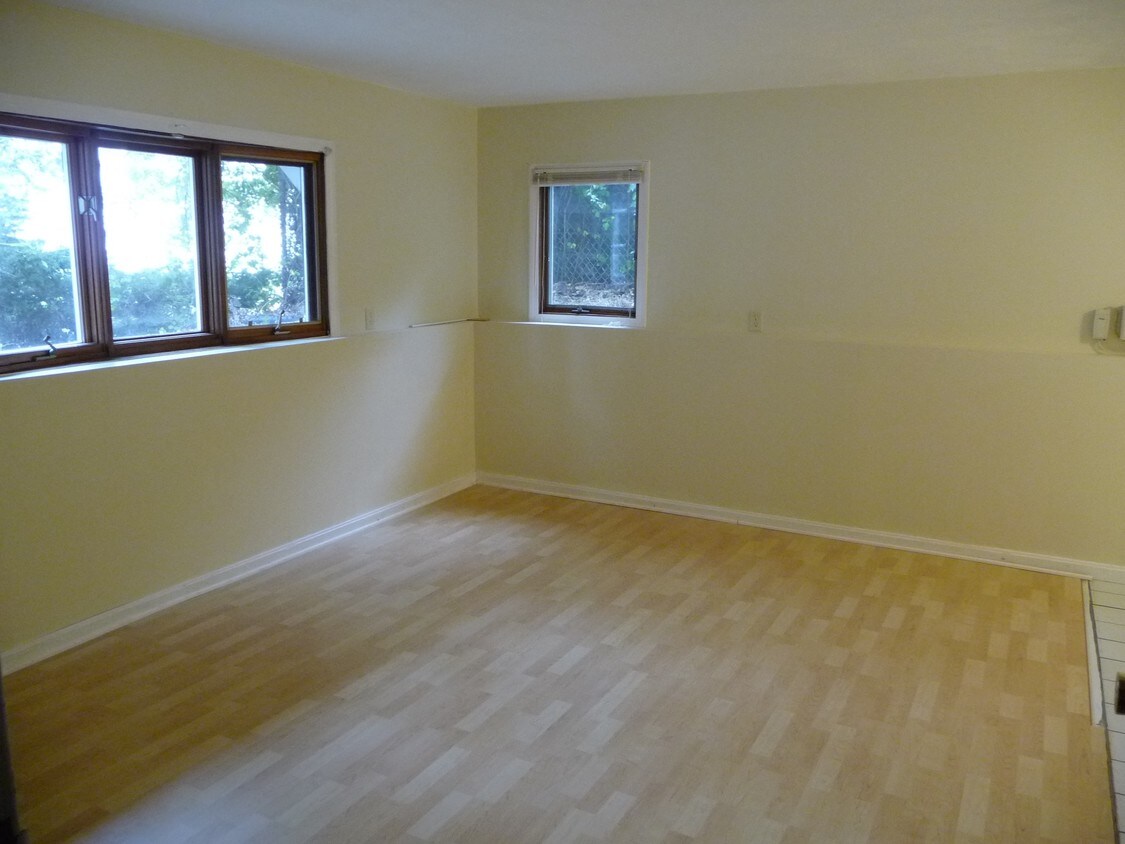 144 Yorkshire St Unit First Floor, Providence, RI 02908 Apartments in