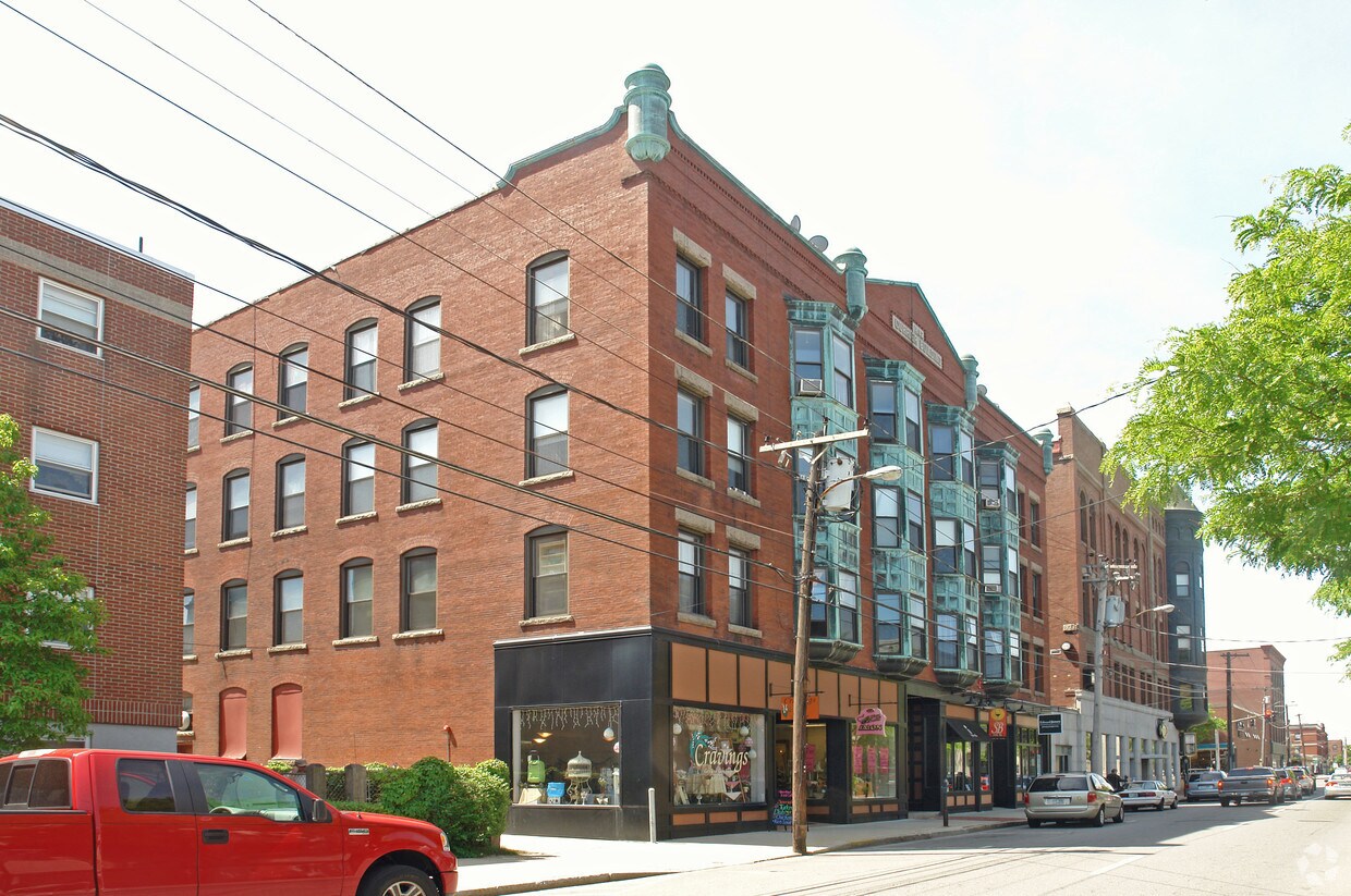 Primary Photo - 62-70 E Pearl St