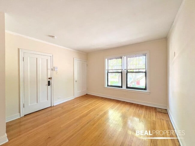 Building Photo - 1 bedroom in CHICAGO IL 60657