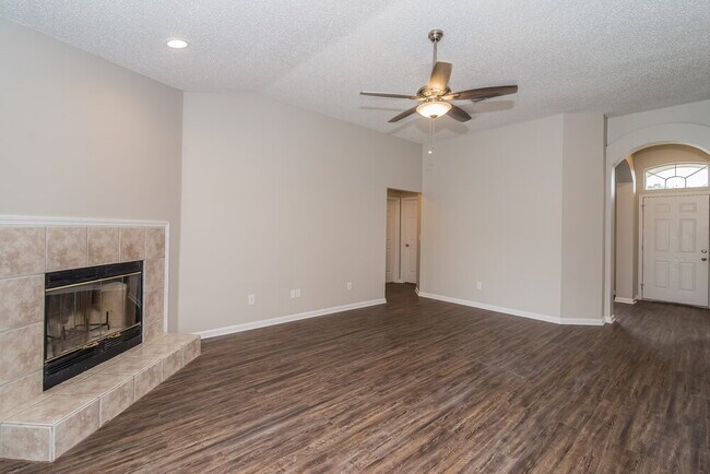 Foto del edificio - 7955 Ortega Bluff Pkwy