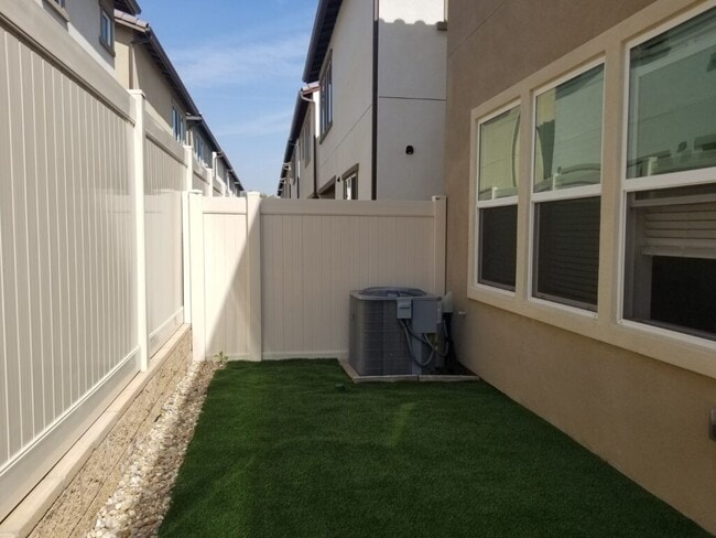 Photo - 235 W Ridgewood St Townhome